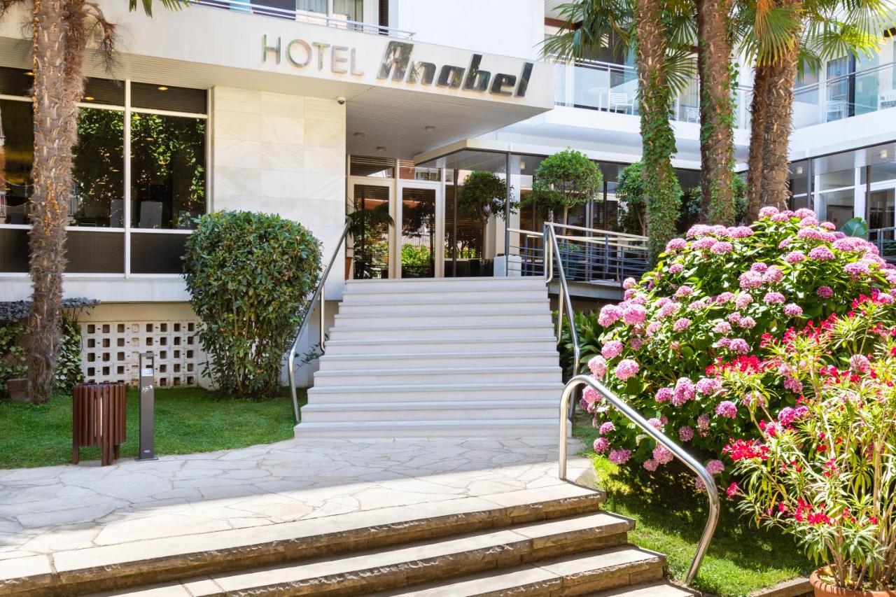 Anabel 4*